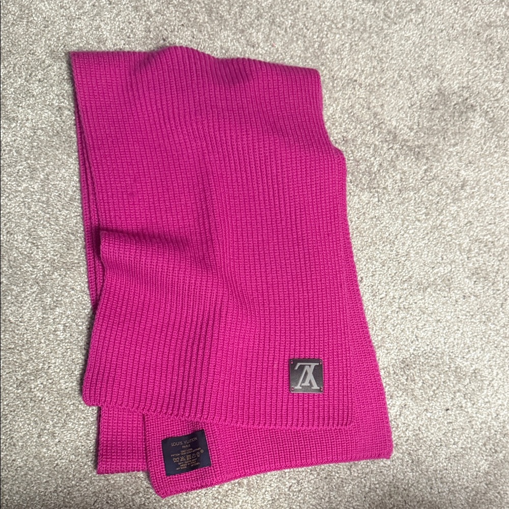 Louis Vuitton Fuchsia Knit Scarf
